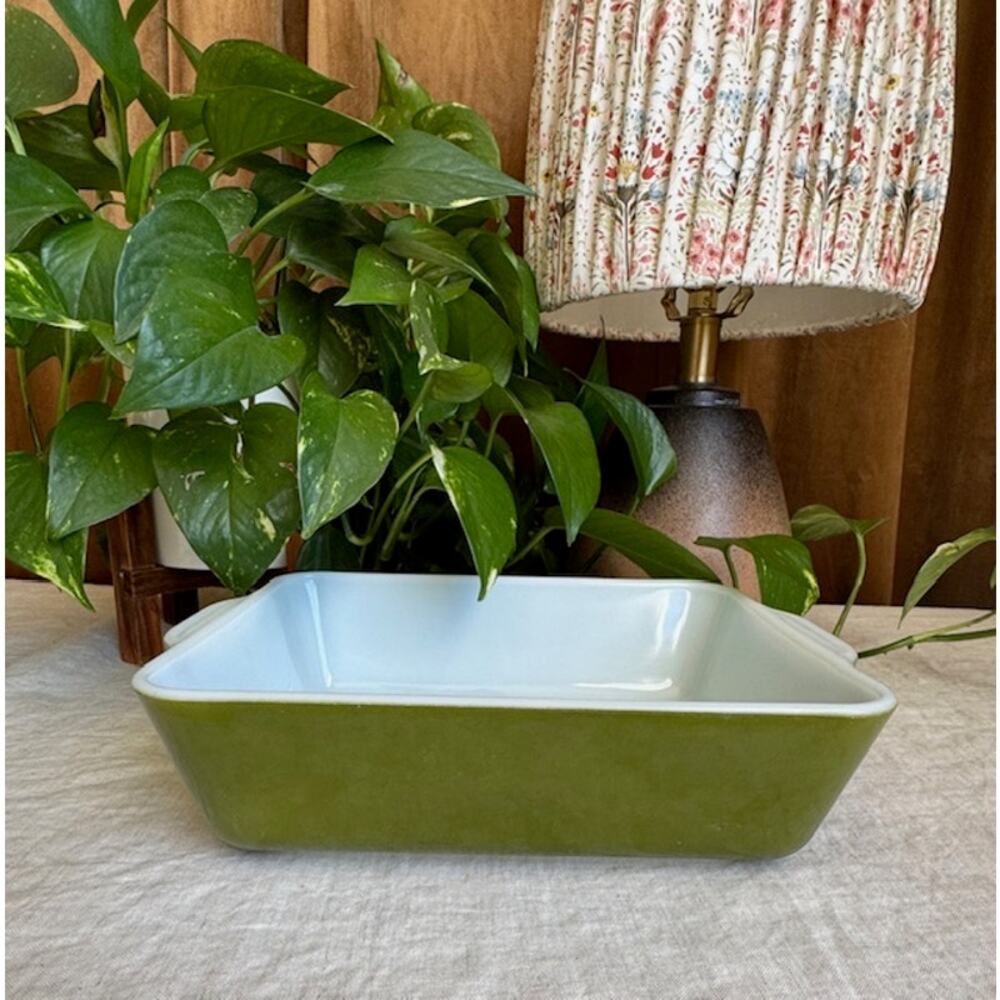 Vintage Pyrex 1.5 Quart Avocado Green